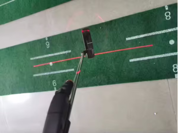 Laser Putting Aid for Golf | Putter Alignment tool With Case & Mini Tripod - Image 4